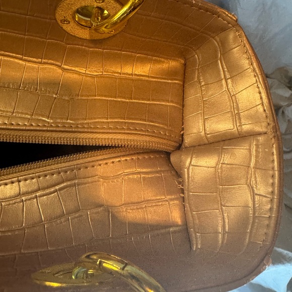 IMAN Chic Platinum Collection Metallic PINK Faux Croc City Tote -EUC SEE PICS - Picture 8 of 9